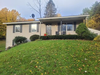 3855 Oakridge Ave NW, Comstock Park, MI 49321
