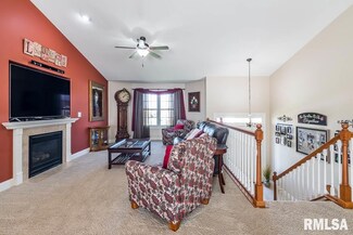 5631 Buckhorn Ln, Davenport, IA 52802