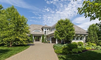 1595 Locust Hills Cir, Wayzata, MN 55391