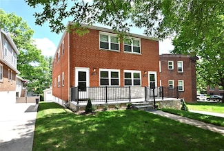 1190 Moorlands Dr, Saint Louis, MO 63117