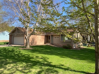 875 20th St, Windom, MN 56101