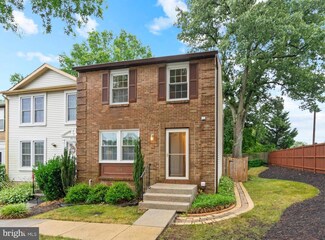 8039 Tyson Oaks Cir, Vienna, VA 22182