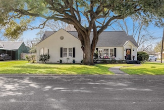 415 N Mechanic St, Weimar, TX 78962