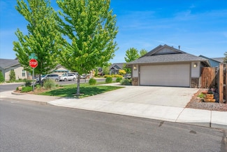 1370 NW 21st St, Redmond, OR 97756