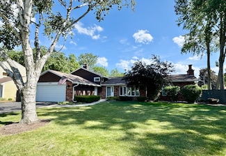 630 Smith Ave, Lake Bluff, IL 60044