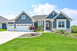 1943 N Teton Trail, Grafton, WI 53024