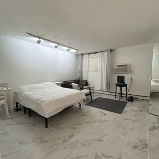 195 Independence Ave Unit 111, Quincy, MA 02169