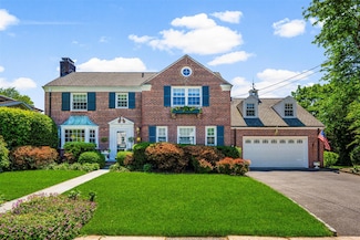 17 Byron Ln, Larchmont, NY 10538