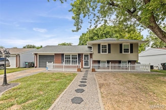 61 Concord Dr, Fairview Heights, IL 62208