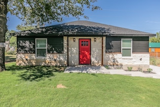 105 Red Oak St, Alvarado, TX 76009