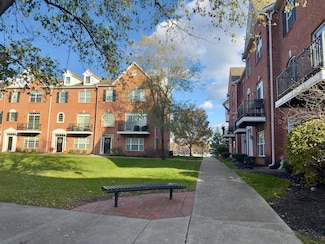 67 Highland Pointe Cir Unit 67, Columbus, OH 43235