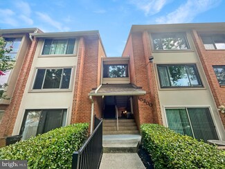 10200 Bushman Dr Unit 112, Oakton, VA 22124