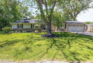 1305 Bluebird Dr, Knoxville, TN 37918