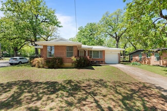 1330 S Pecan St, Arlington, TX 76010