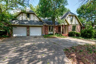 1935 E Canterbury St, Springfield, MO 65804