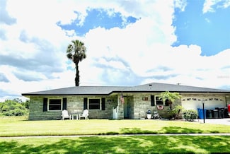 704 Queens Ct, Seffner, FL 33584