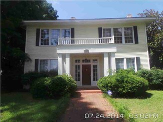 438 E 1st St, Forest, MS 39074