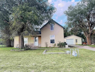 1202 Park St, Dodge City, KS 67801