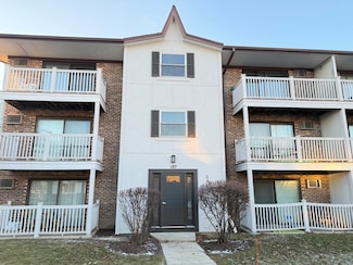 197 Gregory St Unit 13, Aurora, IL 60504