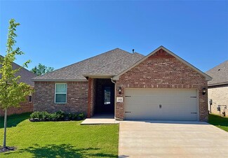 11828 SW 30th St, Yukon, OK 73099