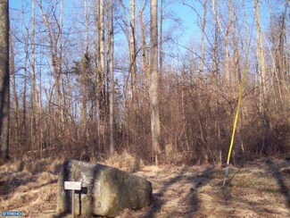 19 Upper Rocky Dale Rd, Green Lane, PA 18054