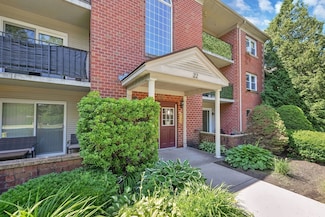 22 Maple Crest Cir Unit J, Holyoke, MA 01040