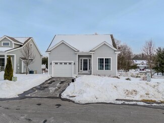 4 Crown Point Cir, Merrimack, NH 03054