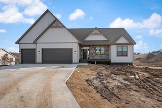 296 Valley Estates Ct, Hudson, WI 54016