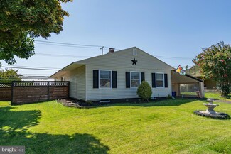 32 Old Brook Rd, Levittown, PA 19057