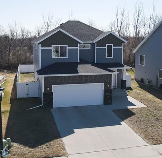 733 Albert Dr W, West Fargo, ND 58078