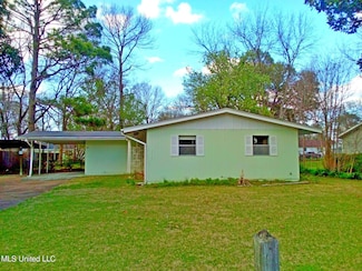 218 Summerhaven Dr, Yazoo City, MS 39194
