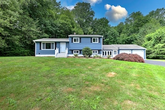 13 School St, Monroe, CT 06468