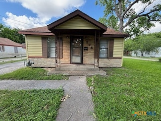 223 Seadrift St, Port Lavaca, TX 77979