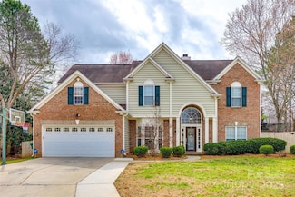 736 Meadow Lake Dr, Matthews, NC 28105