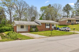 4706 Metro Park Ln, Hixson, TN 37343