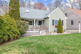 97 Cranston Ave, Shelton, CT 06484