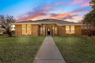 1008 Lena St, Cleburne, TX 76033