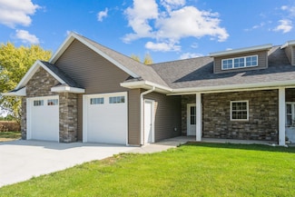 445 1st St N, Winthrop, IA 50682