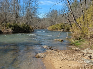 827 Us Hwy 19w Hwy, Burnsville, NC 28714