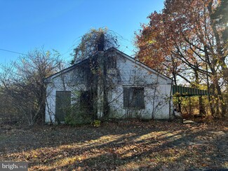 523 N Delsea Dr, Clayton, NJ 08312