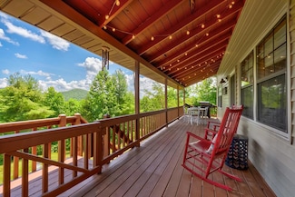 705 Hickory Dr, Mineral Bluff, GA 30559