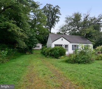 1808 Anderson Rd, Falls Church, VA 22043