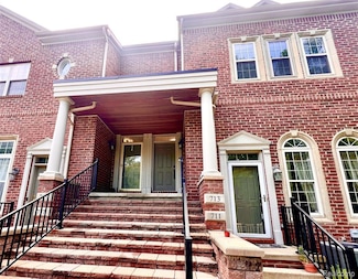 713 River Park Village Blvd, Northville, MI 48167