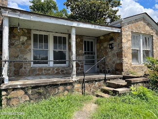 214 E Main St, Sevierville, TN 37862