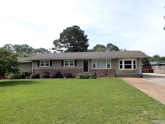 724 Frost St SW, Hartselle, AL 35640