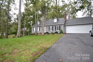 5440 Gunpowder Dr, Hickory, NC 28601