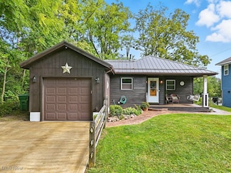 12040 Hotchkiss Rd, Burton, OH 44021