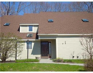 6 Linwood Rd, Freeport, ME 04032