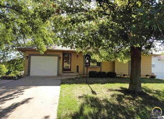 616 Delaware Dr, Ozawkie, KS 66070