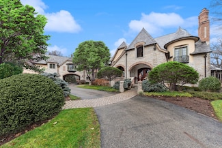 18 Hidden Brook Dr, North Barrington, IL 60010